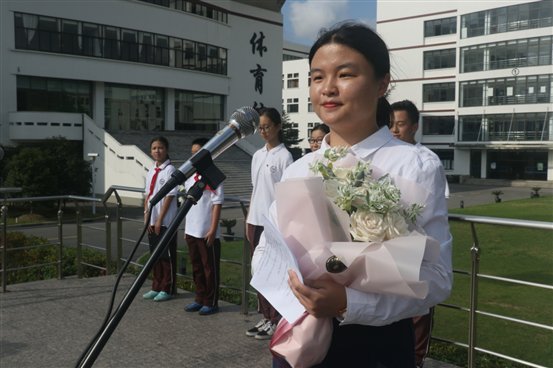 D:7学年升旗仪式第2周F3A5823.JPG