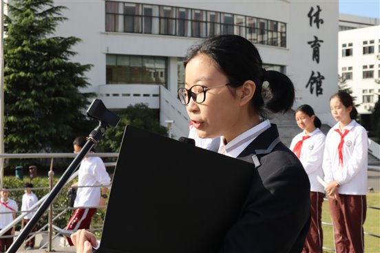 E:photo8学年升旗仪式第6周 陈菲洋IMG_9941.JPG