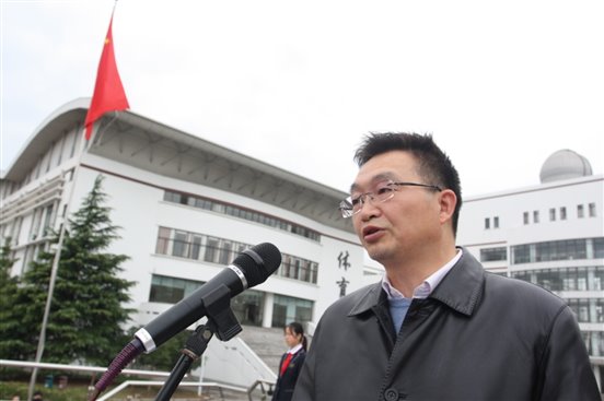 E:photo8学年升旗仪式第11周 顾竞元IMG_8697.JPG