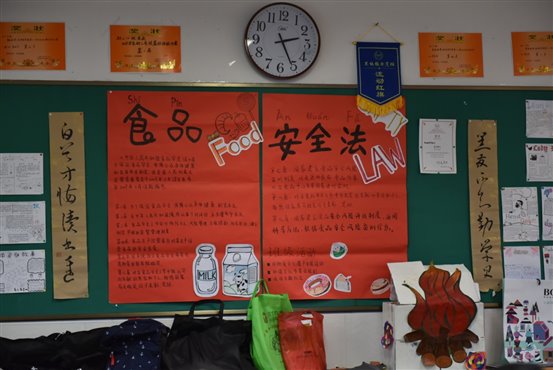 E:photo8学年
月黑板报
黑板报DSC_4276.JPG