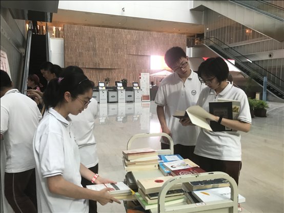 C:UsersplfsDesktop文明校园于活动照片浦东图书馆4.jpg