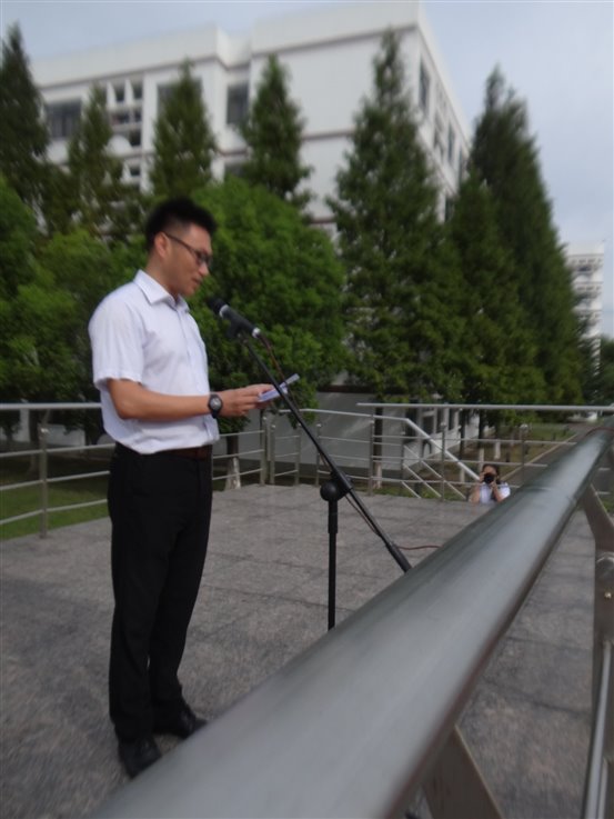 E:photo8学年升旗仪式第2周DSC02139.JPG