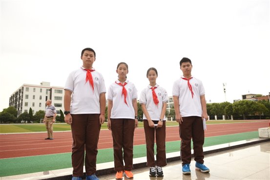 E:photo8学年升旗仪式第2周DSC_0377.JPG