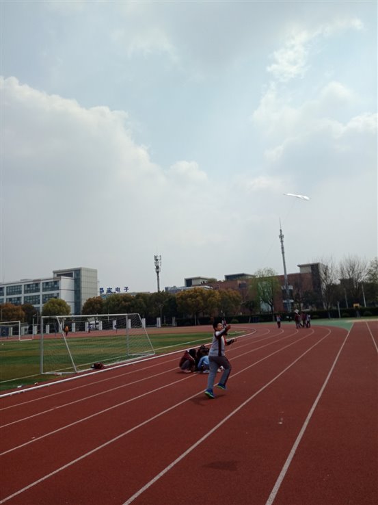 E:photo8学年9.3.28 清明节风筝制作微信图片_201904031325103.jpg
