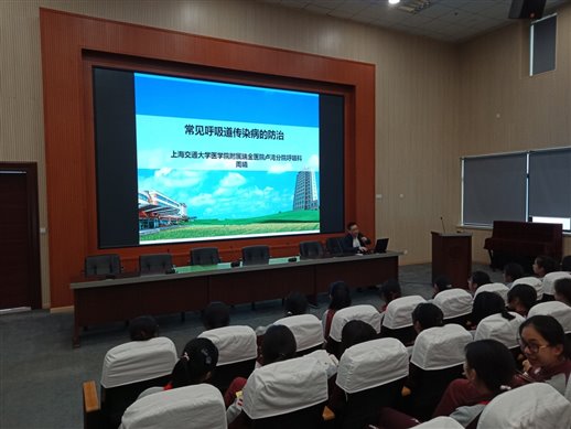 E:photo8学年9.4.22初二卫生讲座微信图片_201905051618534.jpg