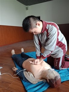 E:photo8学年急救培训微信图片_20190505161301.jpg