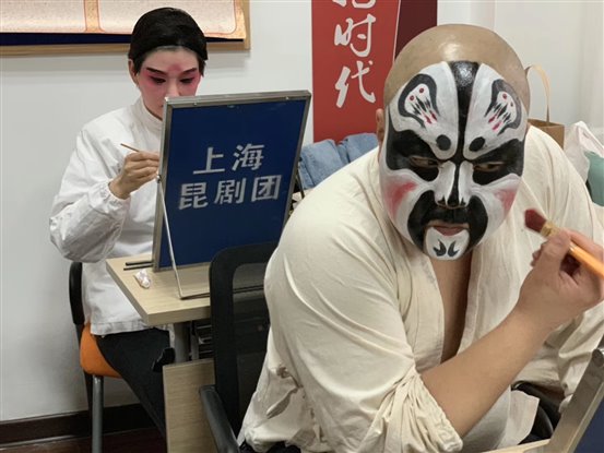 E:photo8学年9.5校园文化艺术节昆曲进校园（赵小君）mmexport1557415466930.jpg