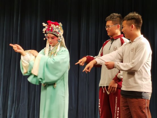 E:photo8学年9.5校园文化艺术节昆曲进校园（赵小君）IMG_20190509_182947.jpg