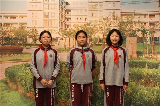 E:photo8学年升旗仪式第11周IMG_0972.JPG