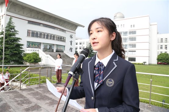 E:photo8学年升旗仪式第15周IMG_0022.JPG