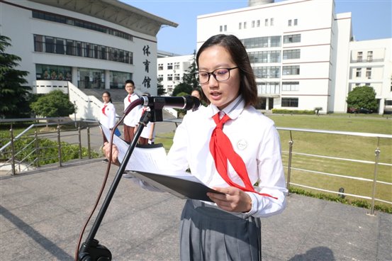 E:photo8学年升旗仪式第16周IMG_0283.JPG