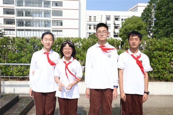 E:photo8学年升旗仪式第16周IMG_0312.JPG