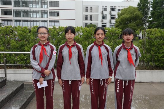 E:photo8学年升旗仪式第13周IMG_9990.JPG