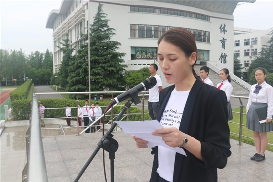 E:photo8学年升旗仪式第18周F3A0287.JPG